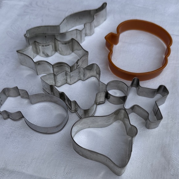 Festive Cookie Cutters Metal (& one plastic) - Picture 2 of 16